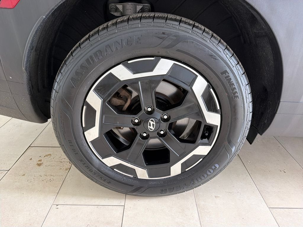 Used 2025 Hampton Gray Hyundai SEL image 7