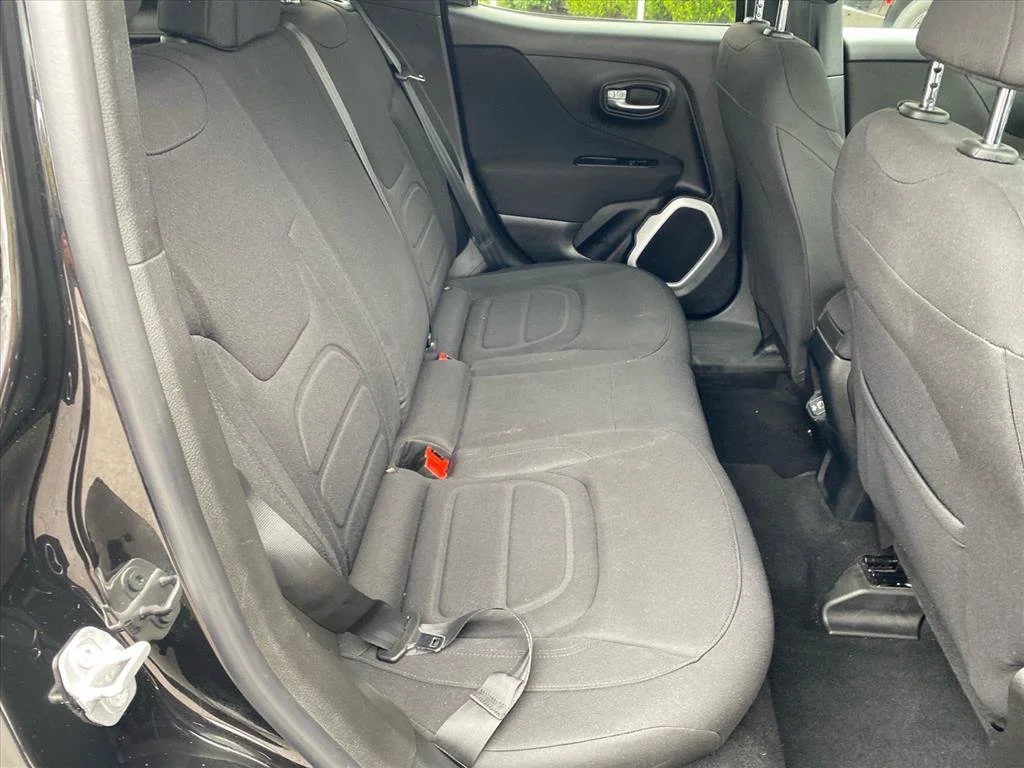 Used 2018 Black Jeep Latitude image 22