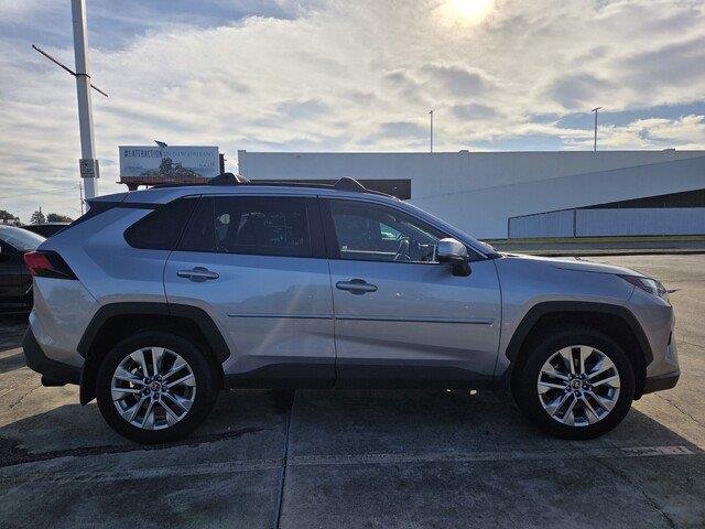 Used 2025 Silver Sky Metallic Toyota XLE Premium image 4