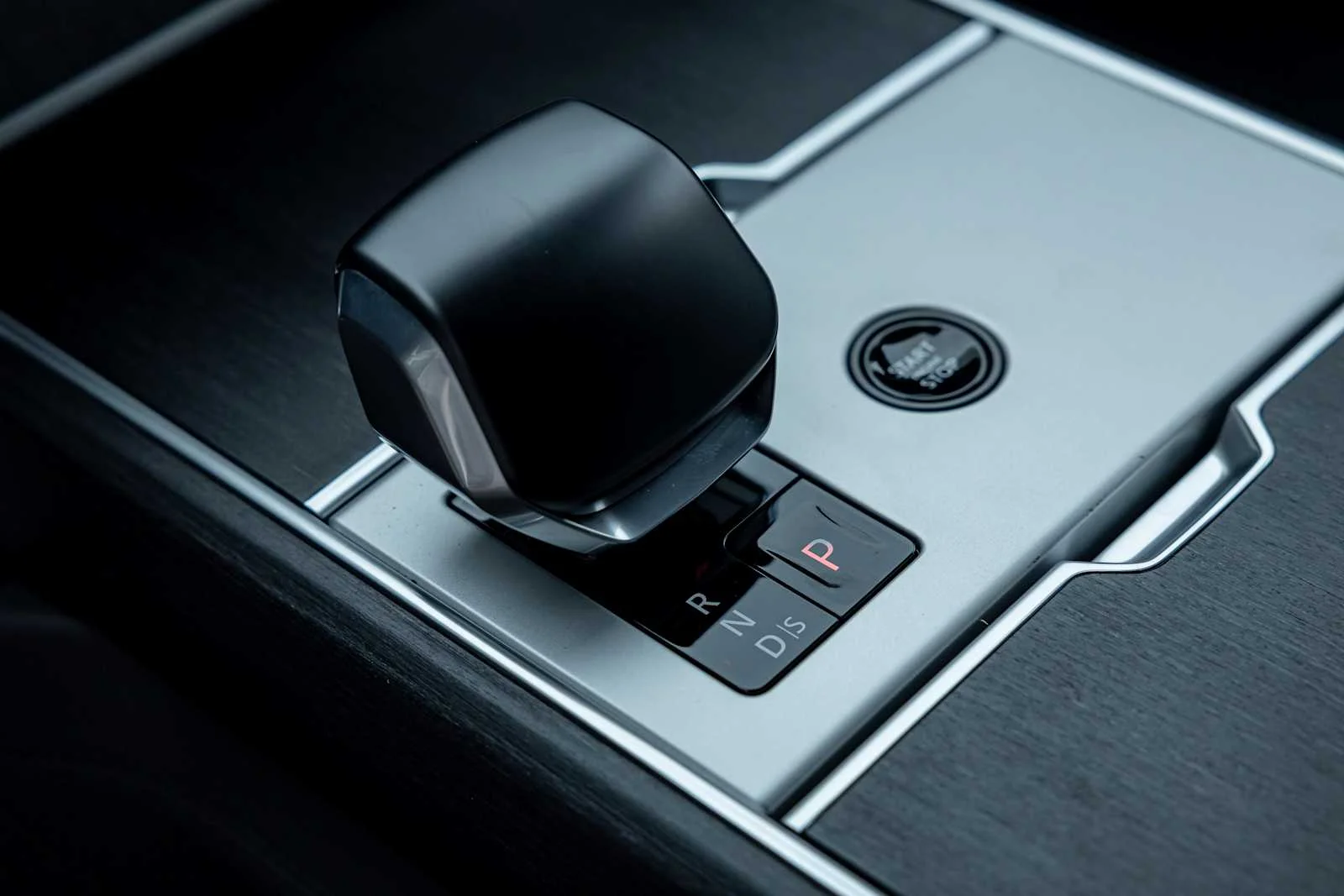 2026 Land Rover Range Rover SV - Photo 23