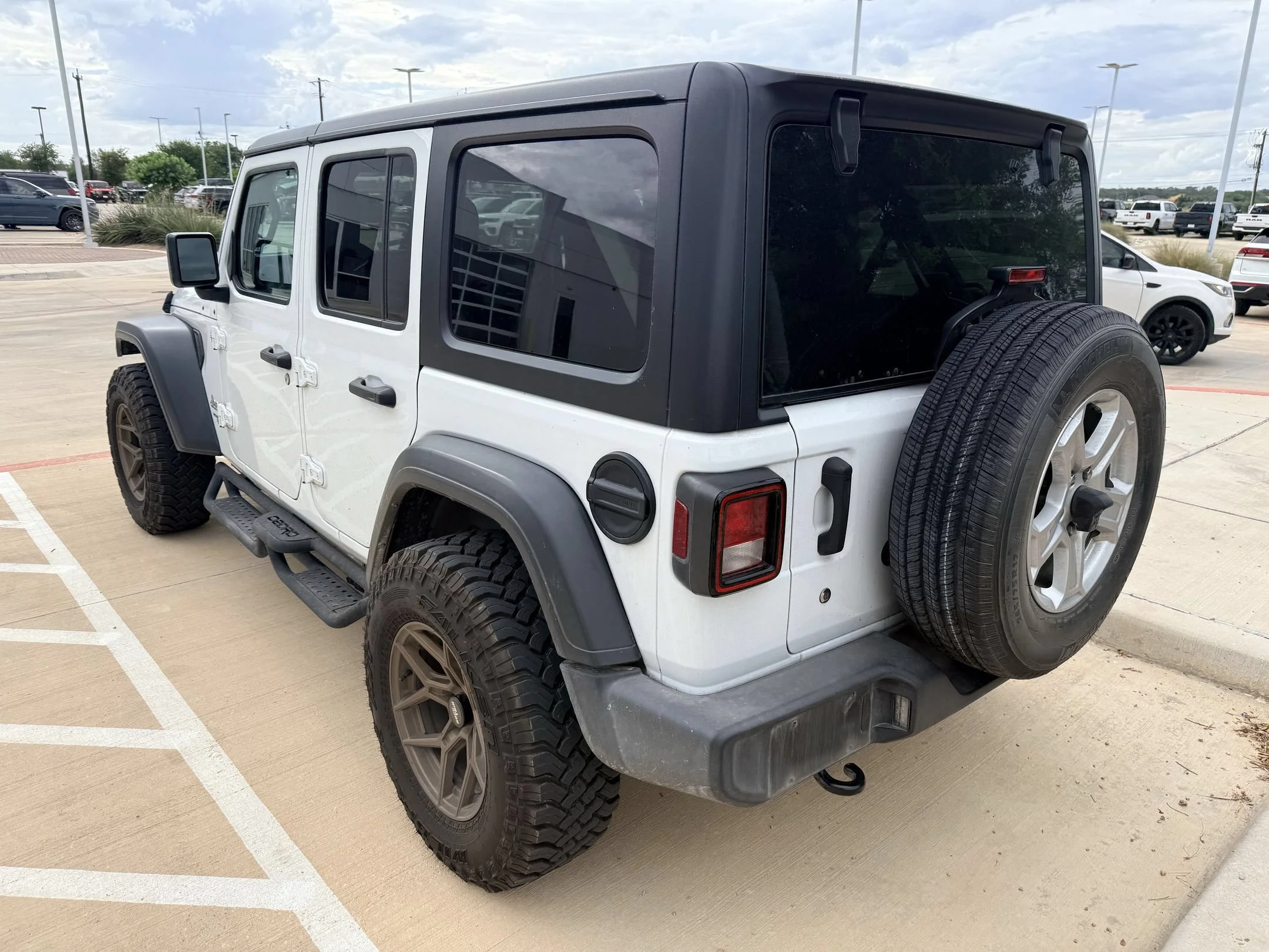 Used 2019 White Jeep Unlimited Sport S image 4