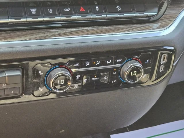 Used 2025 Summit White Chevrolet LT image 29