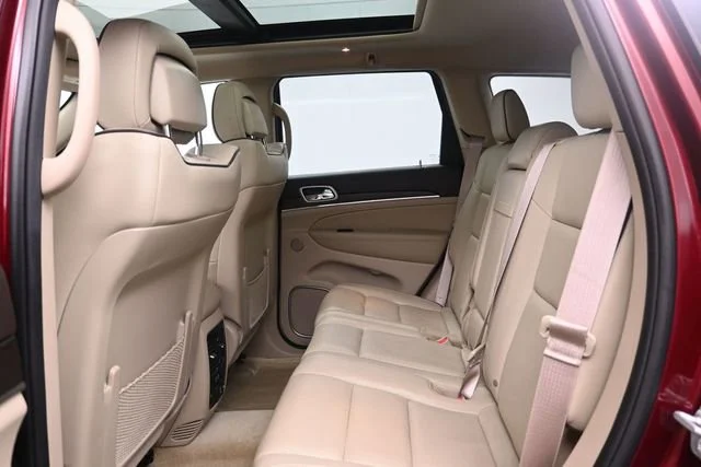 Used 2018 Velvet Red Pearlc Jeep Overland image 22