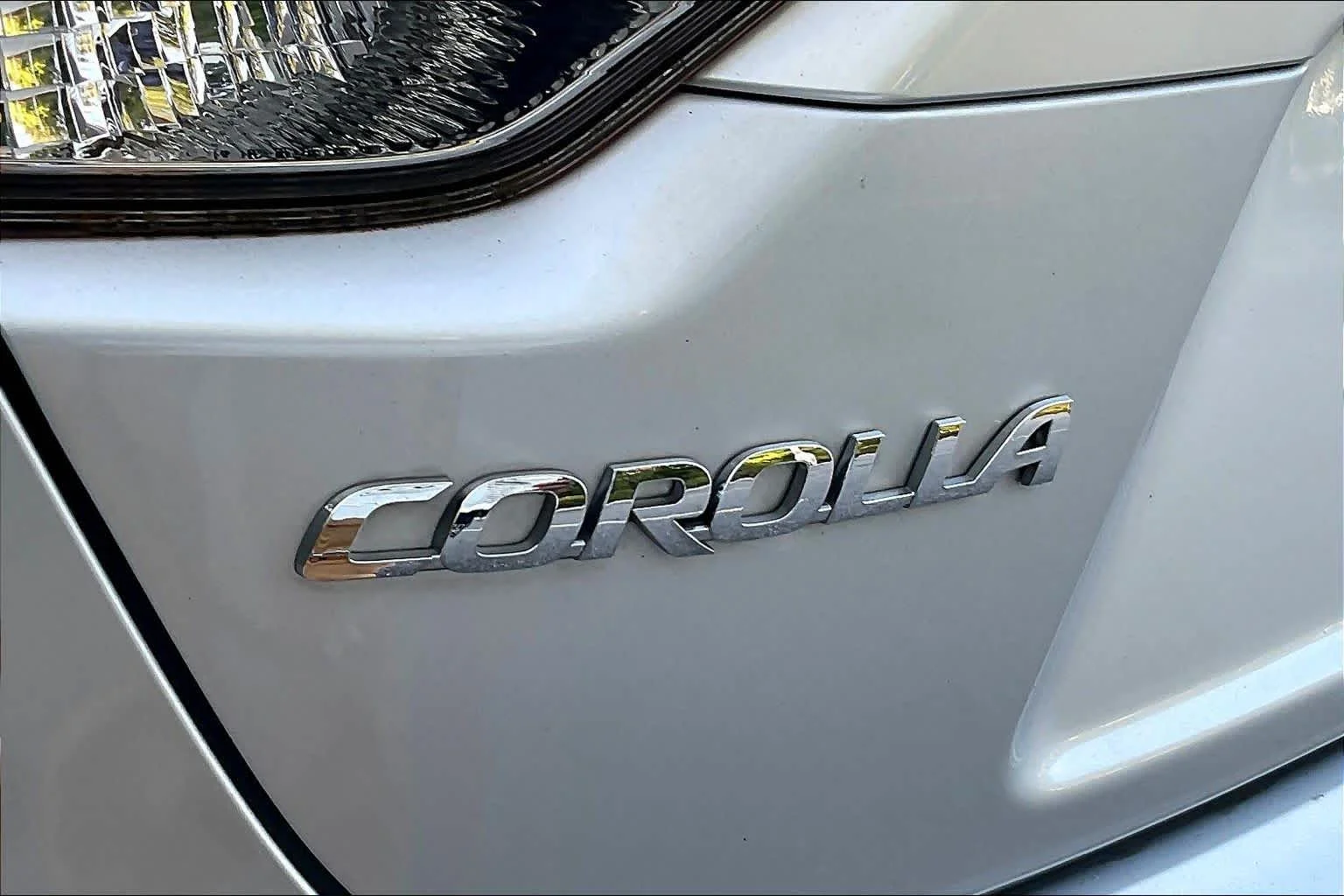 Certified Used 2022 Classic Silver Metallic Toyota LE image 30