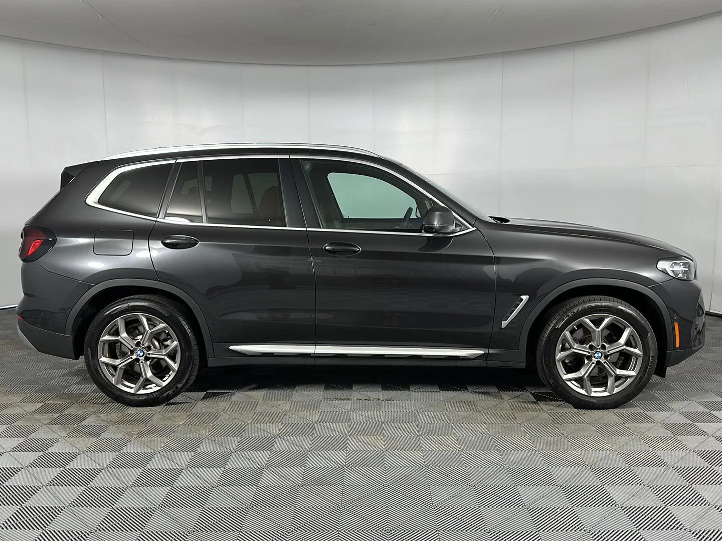 Used 2023 Dark Graphite Metallic BMW xDrive30i image 32
