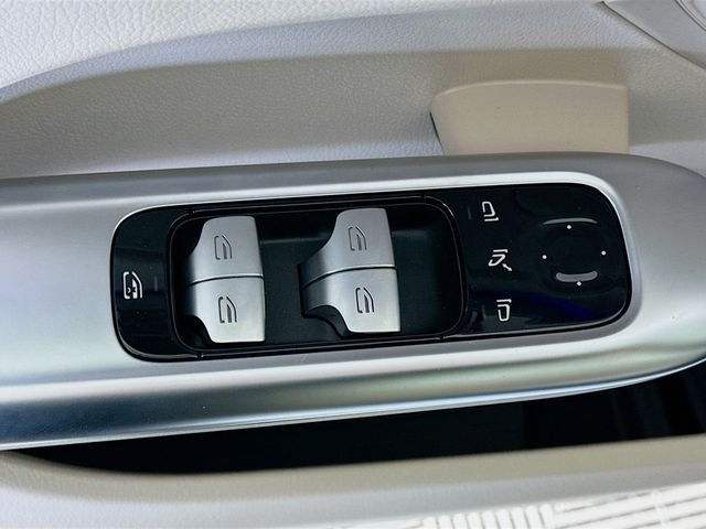 Used 2026 White Mercedes-Benz C 300 image 17