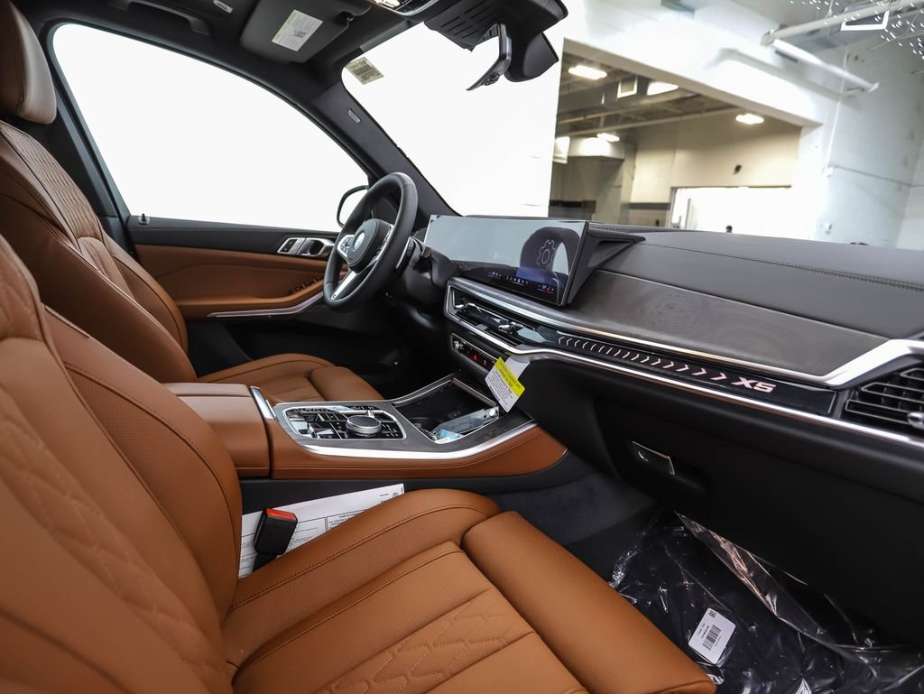 New 2026 Black Sapphire Metallic BMW xDrive50e image 30