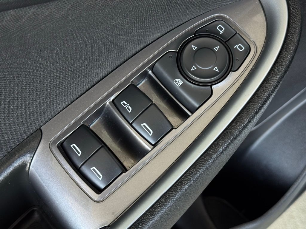 Used 2025 White Chevrolet LT image 25