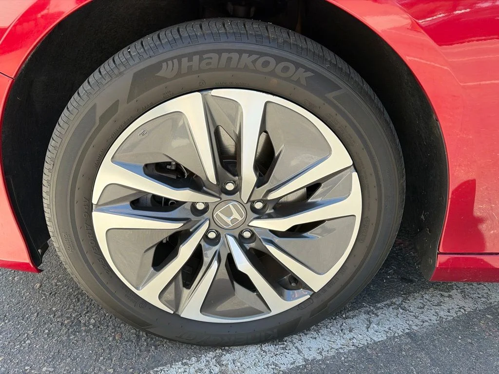 Used 2018 Red Honda Touring image 7