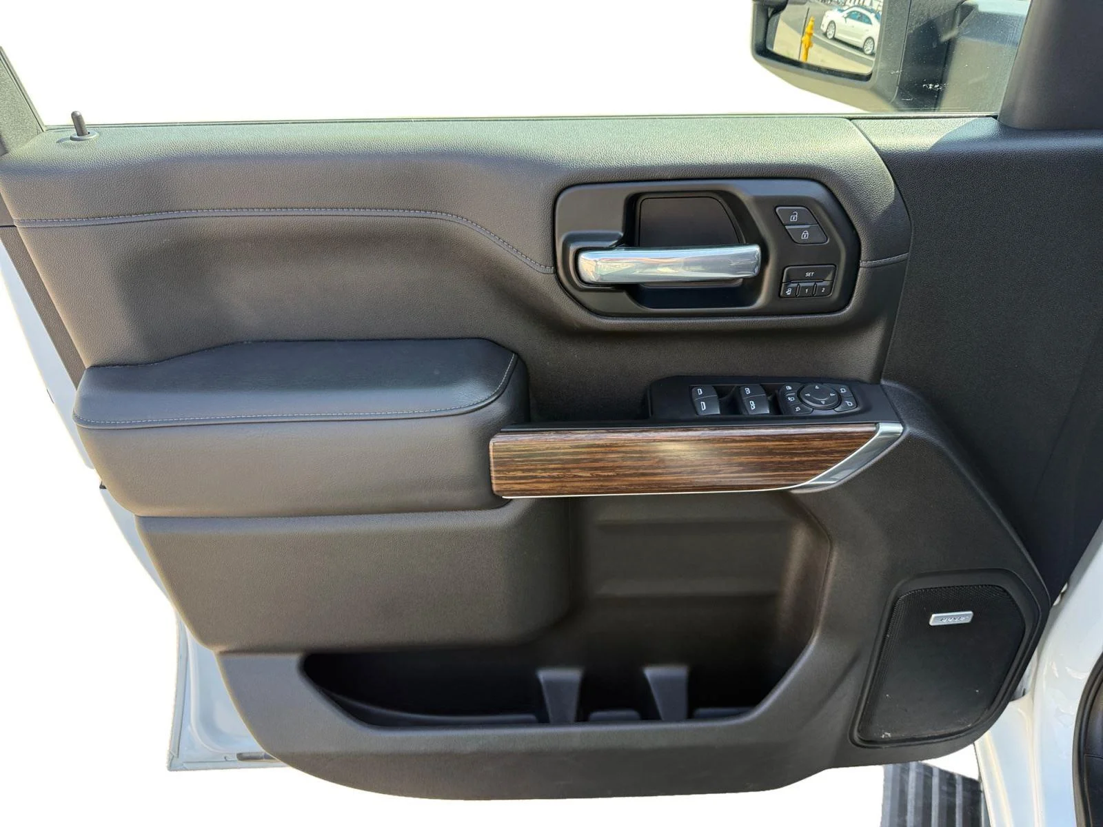 Used 2022 Summit White Chevrolet High Country image 9