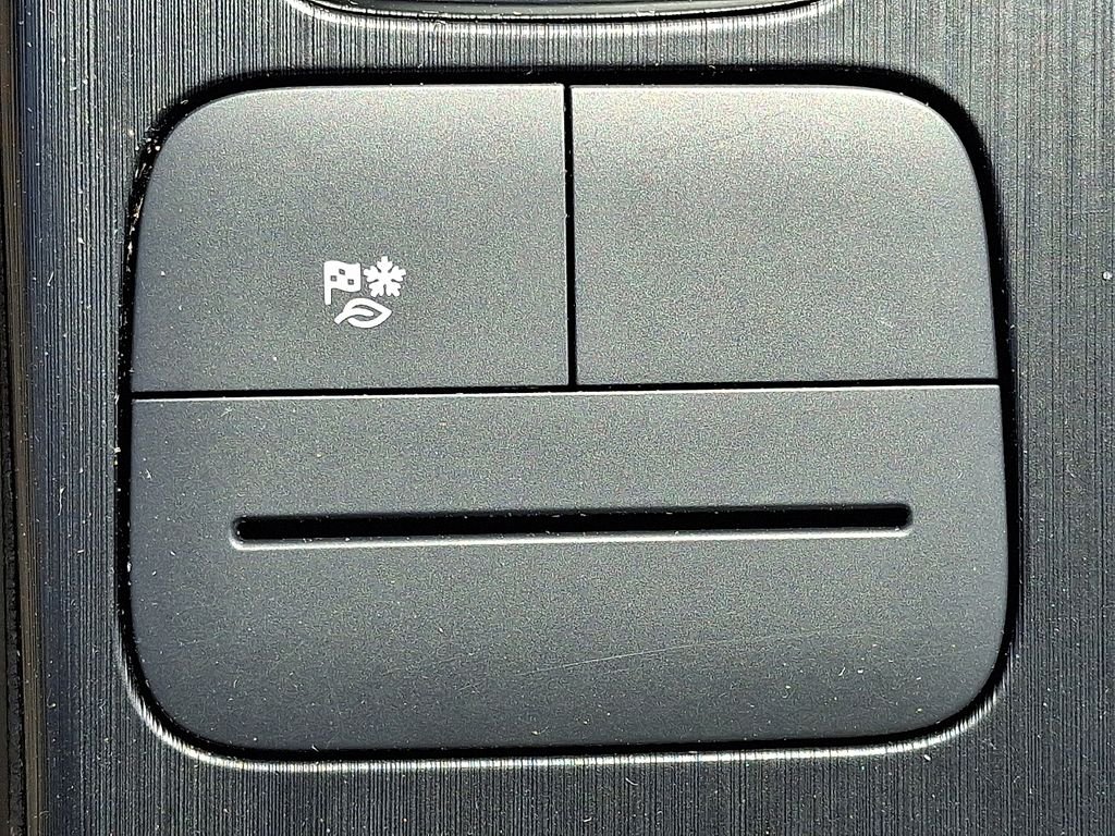 Used 2022 Gray Ford SE image 24