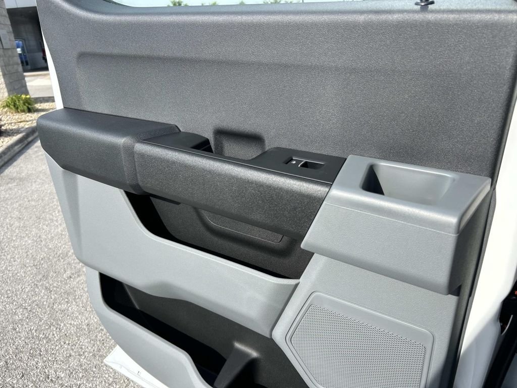 New 2026 Oxford White Ford F-250® XL image 18