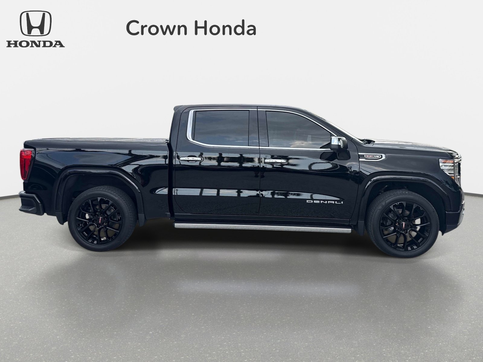 Used 2025 Onyx Black GMC Denali image 5