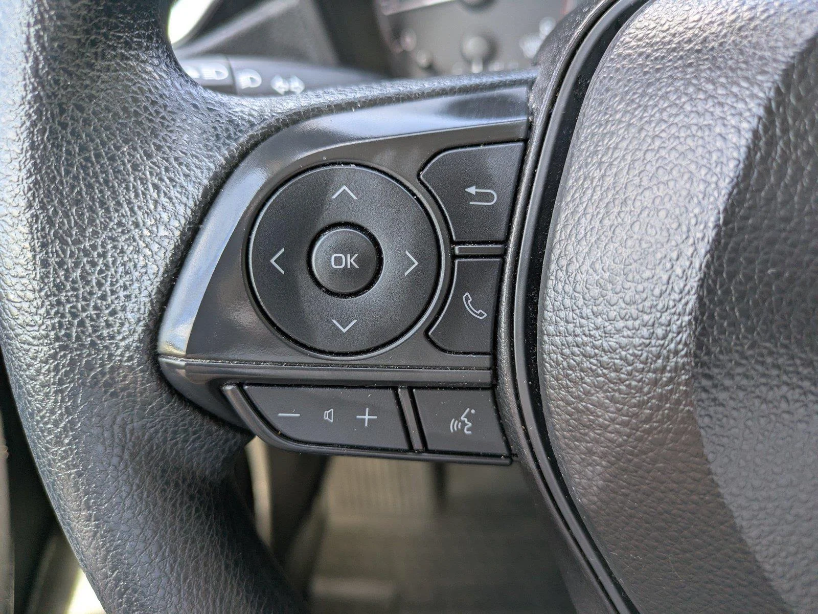 Certified Used 2025  Toyota LE image 22