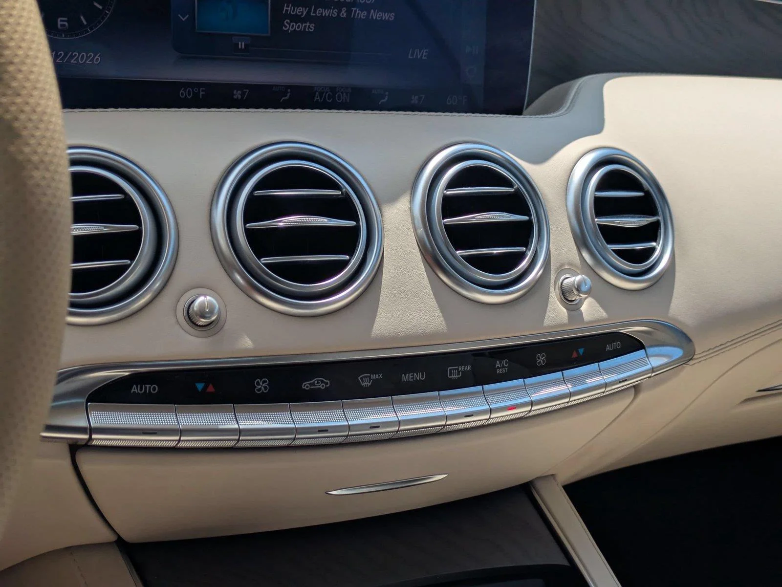 Used 2018 designo Diamond White Metallic Mercedes-Benz S 560 image 23