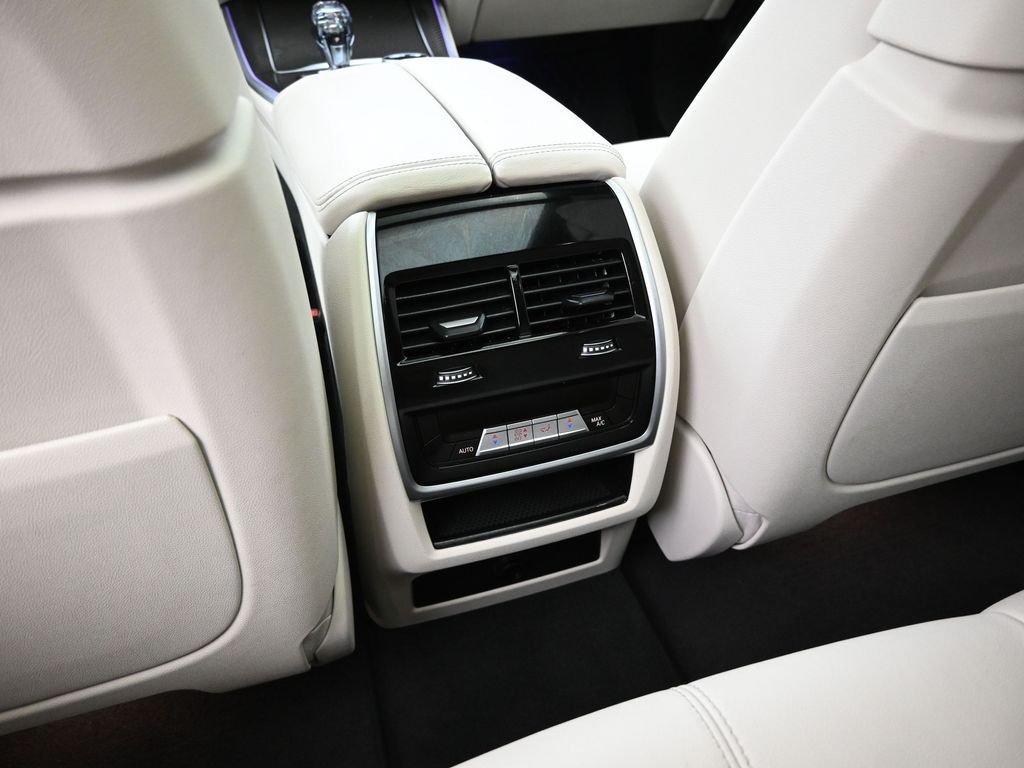 Used 2022 Black BMW M50i image 26