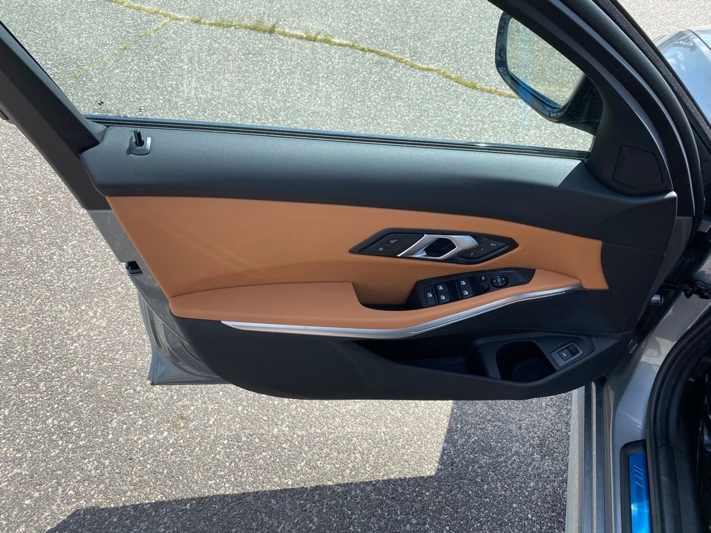 New 2026 Skyscraper Grey Metallic BMW 330i xDrive image 12