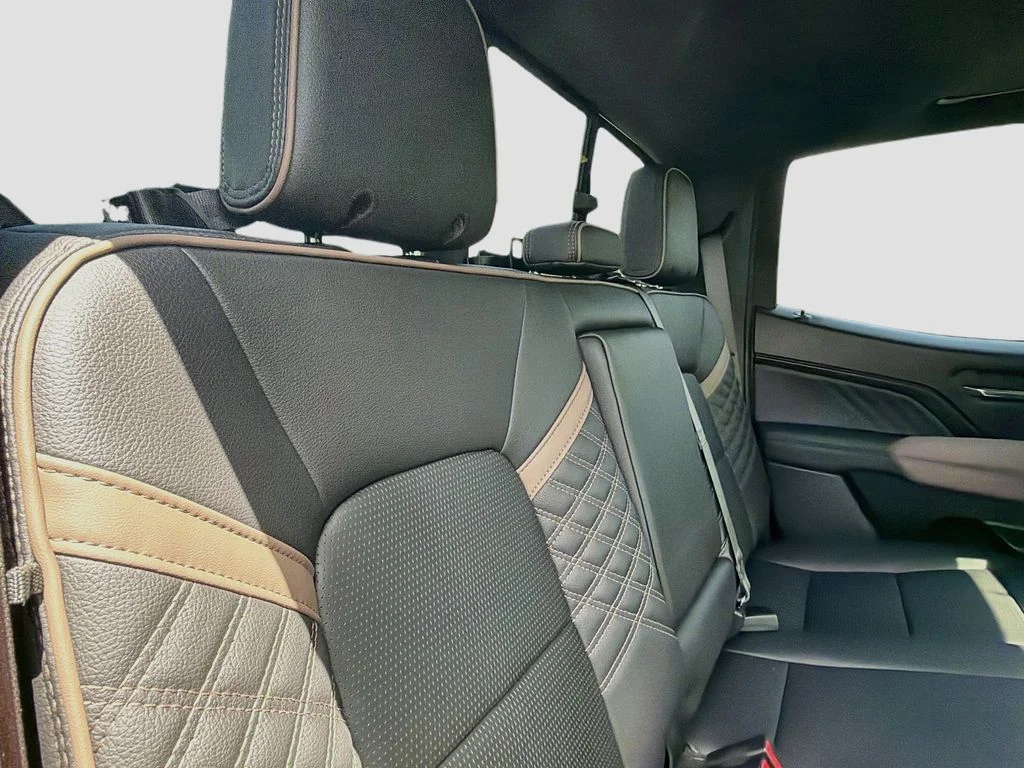 Used 2025 Black GMC Denali image 30