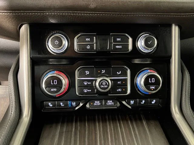 Used 2021 White GMC Denali image 27