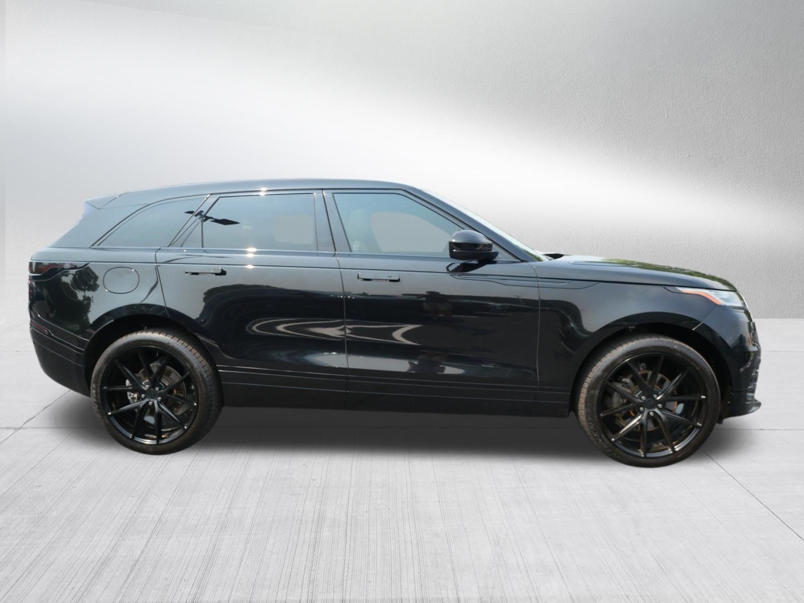 Used 2023 Santorini Black Metallic Land Rover R-Dynamic S image 6