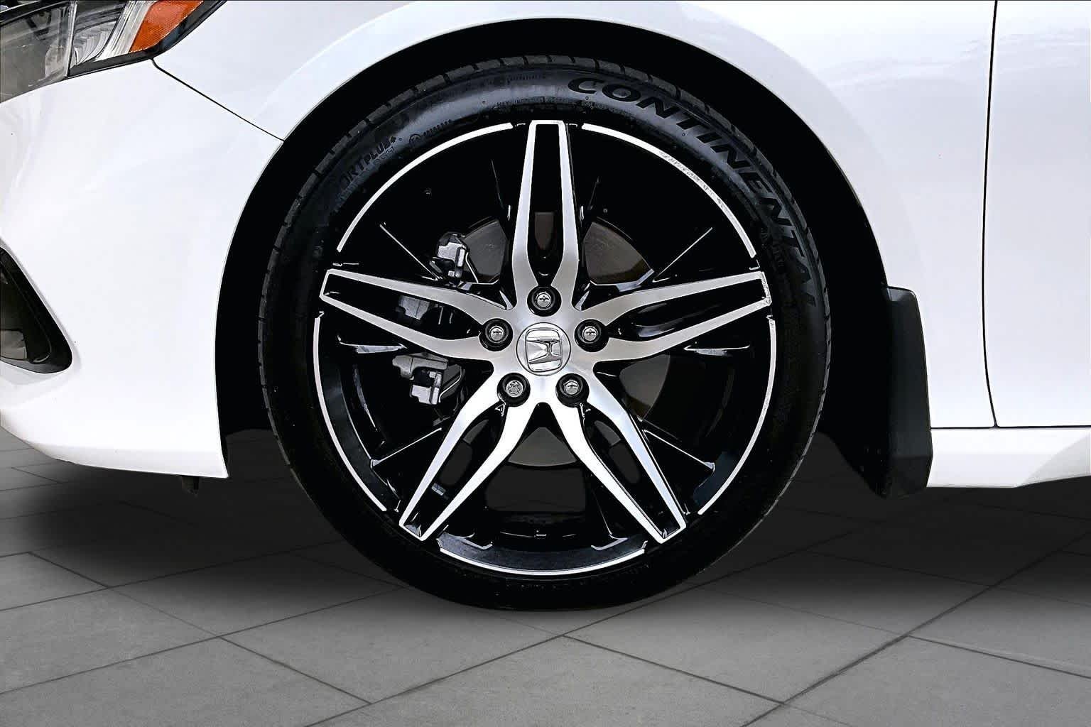 Used 2021 Platinum White Pearl Honda Touring image 11
