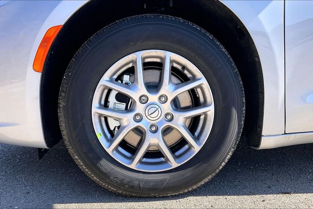 New 2026 Chrysler Pacifica Select 4D Passenger Van