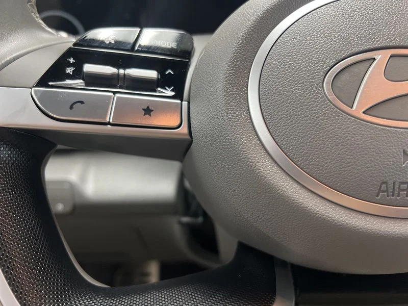Used 2025 Gray Hyundai SEL Sport image 21