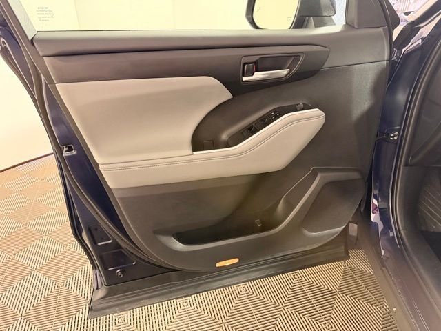 Used 2024  Toyota XLE image 16