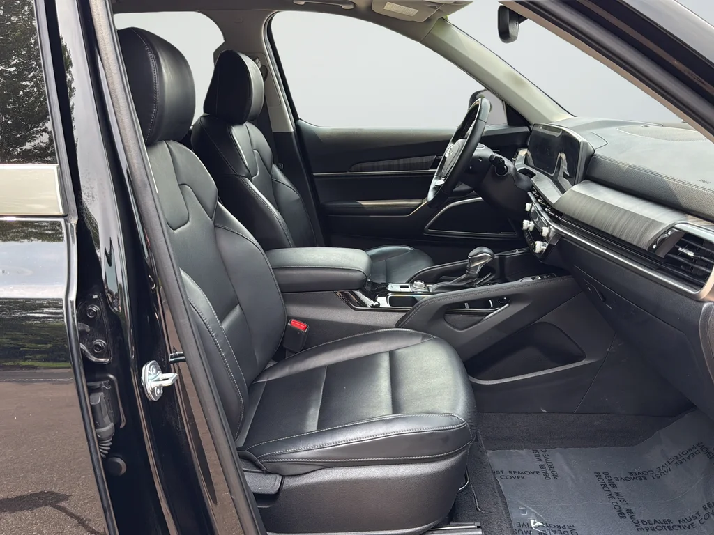 Used 2023 Black Kia EX image 21