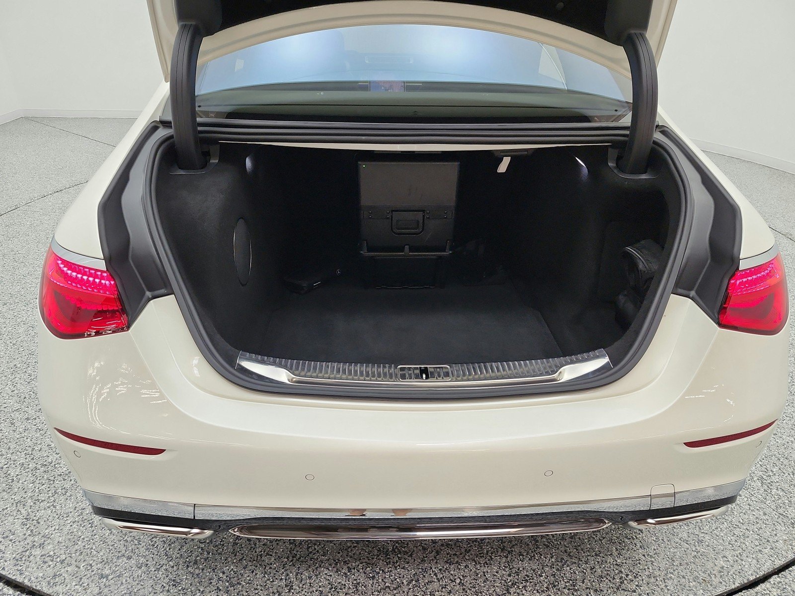 Certified Used 2022 MANUFAKTUR Diamond White Mercedes-Benz Maybach S 580 4MATIC® Sedan image 21