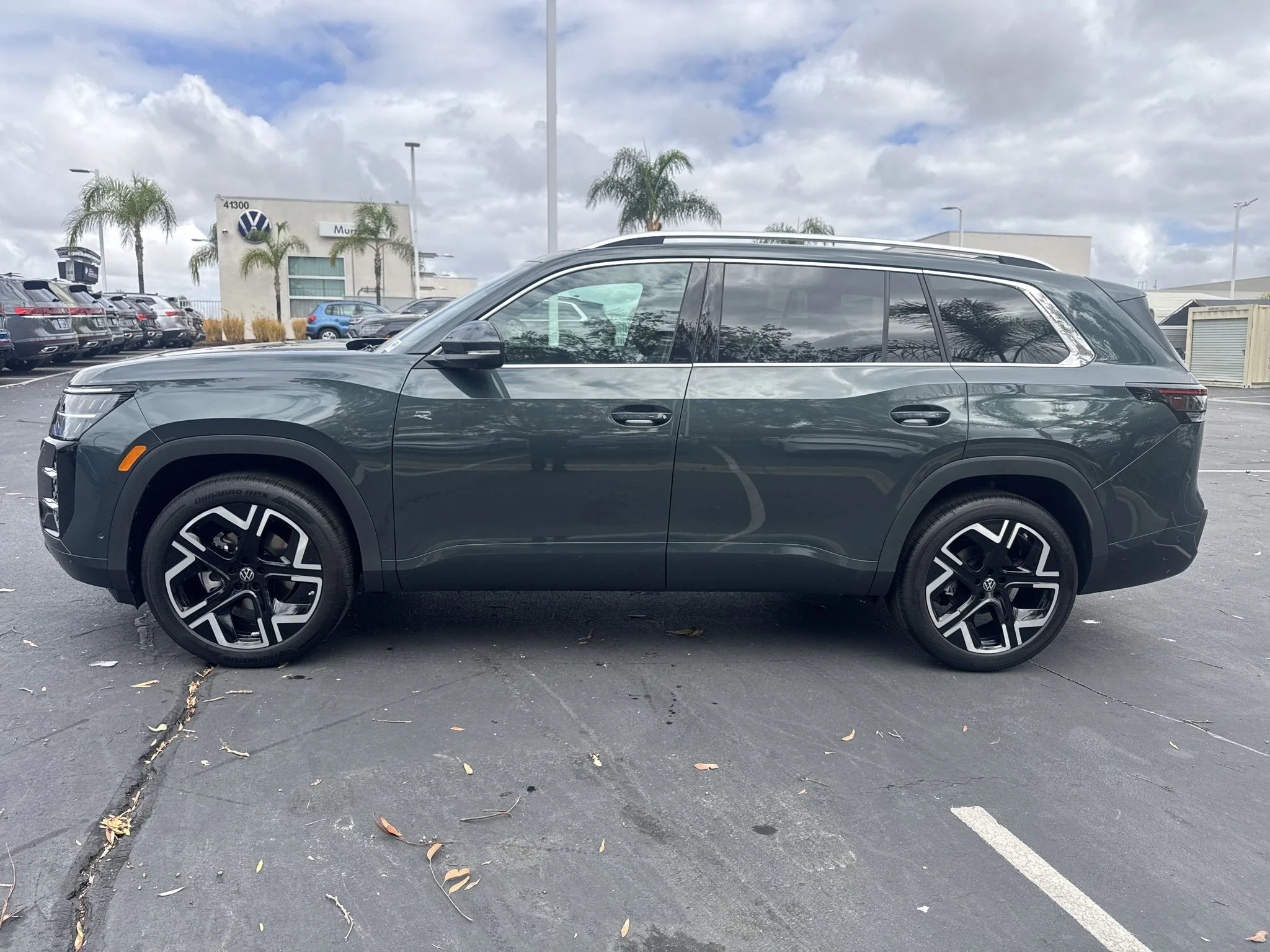 New 2027 Sacramento Green Metallic Volkswagen SEL Premium R-Line image 4