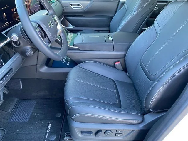 2025 INFINITI QX80 Sensory 4WD - Photo 17