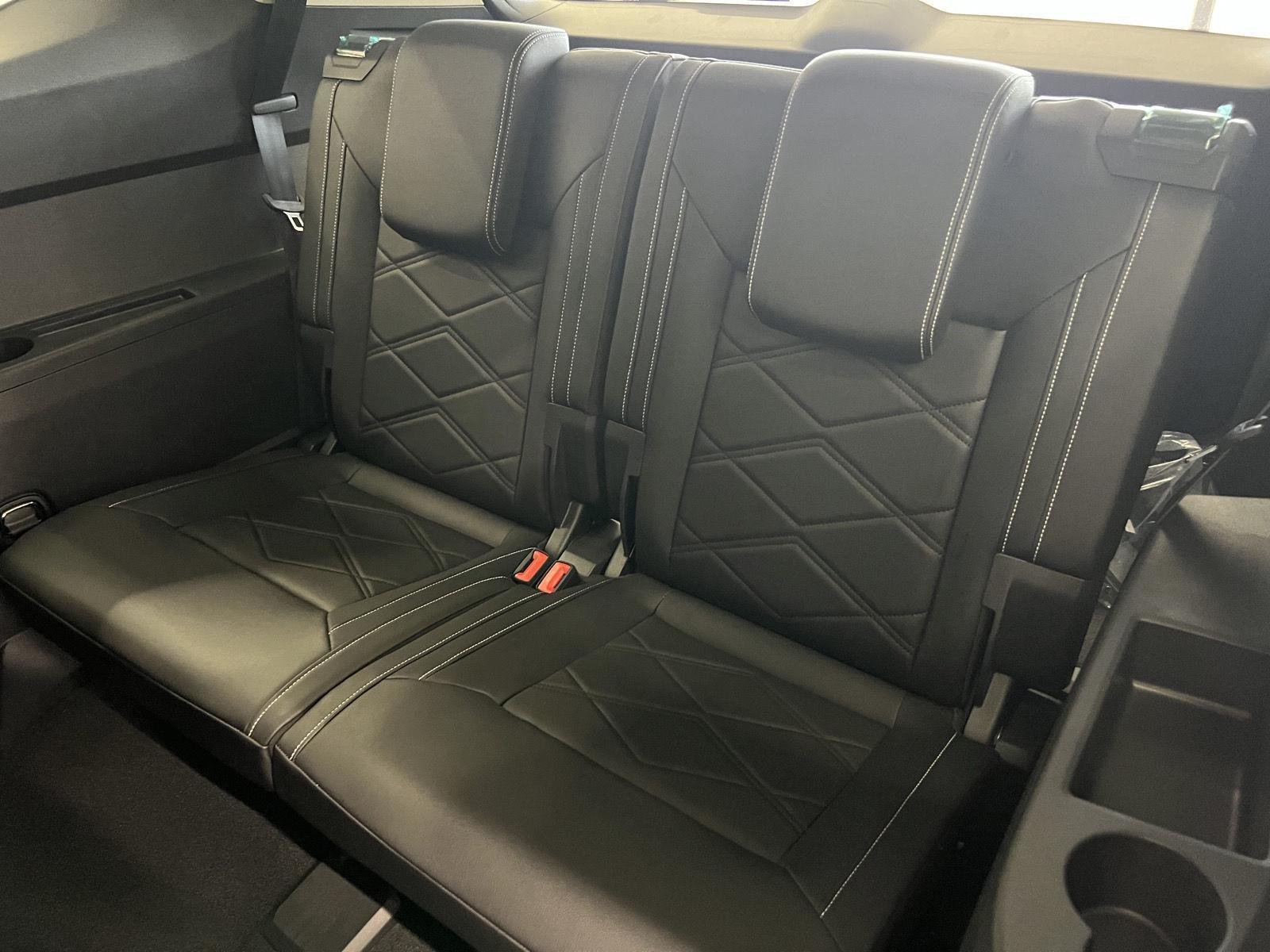 New 2026 Deep Black Pearl Volkswagen 2.0T SE image 25