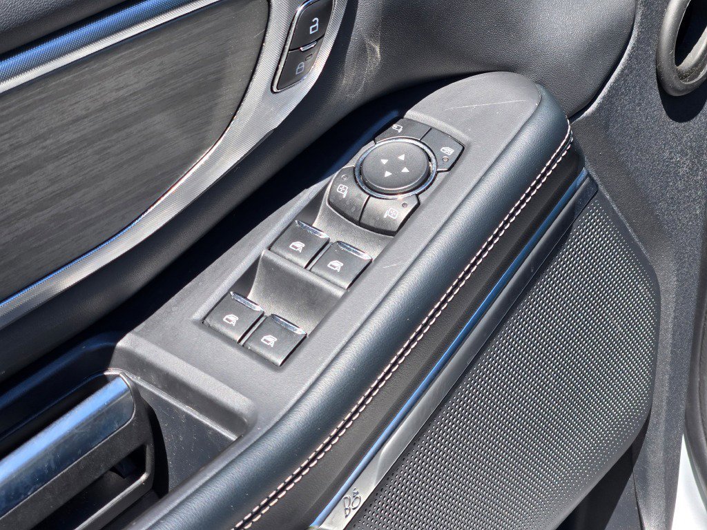 Used 2025 Space Silver Meta Ford Platinum image 28
