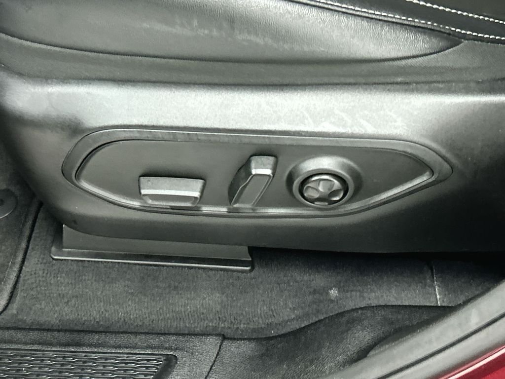 Used 2025 Velvet Jeep Limited image 14