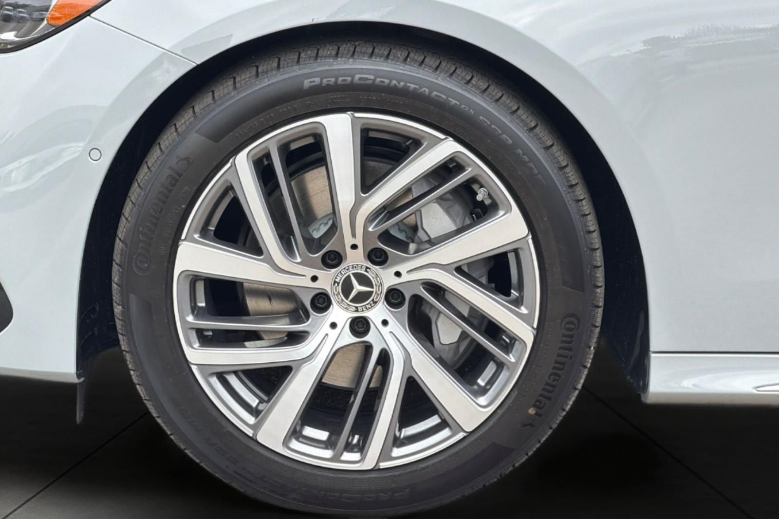 New 2026 MANUFAKTUR Alpine Grey Mercedes-Benz E 350 image 5