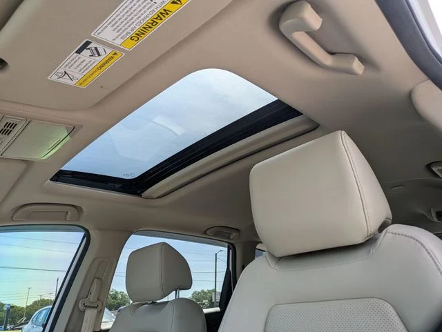 Used 2022 White Honda Touring image 18