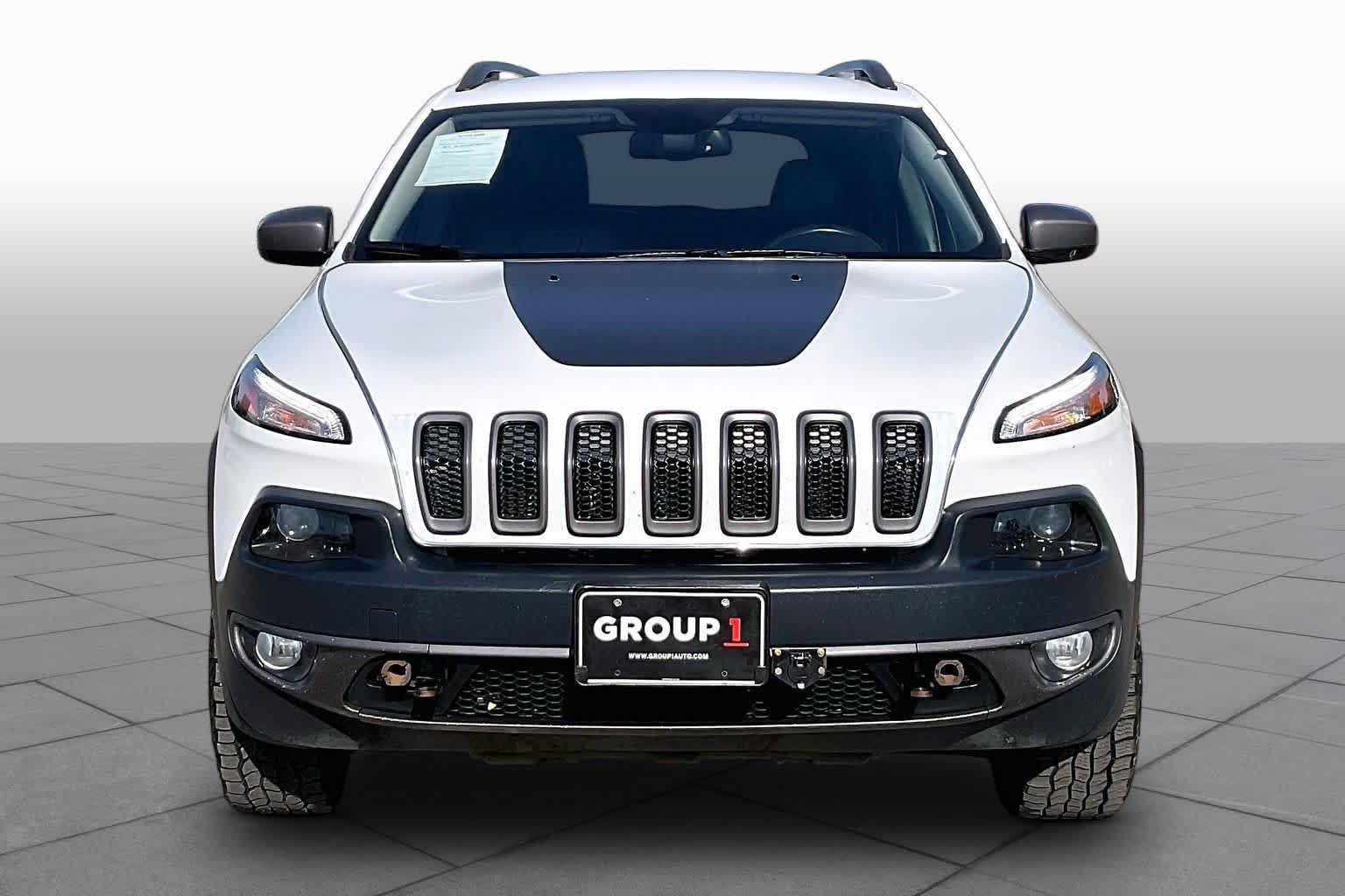 Used 2016 Bright White Clearcoat Jeep Trailhawk image 4