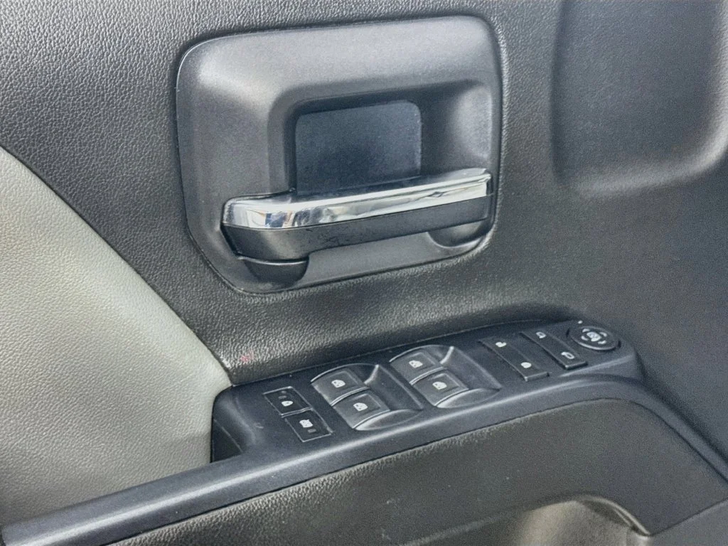 Used 2018 Black Chevrolet Custom image 20