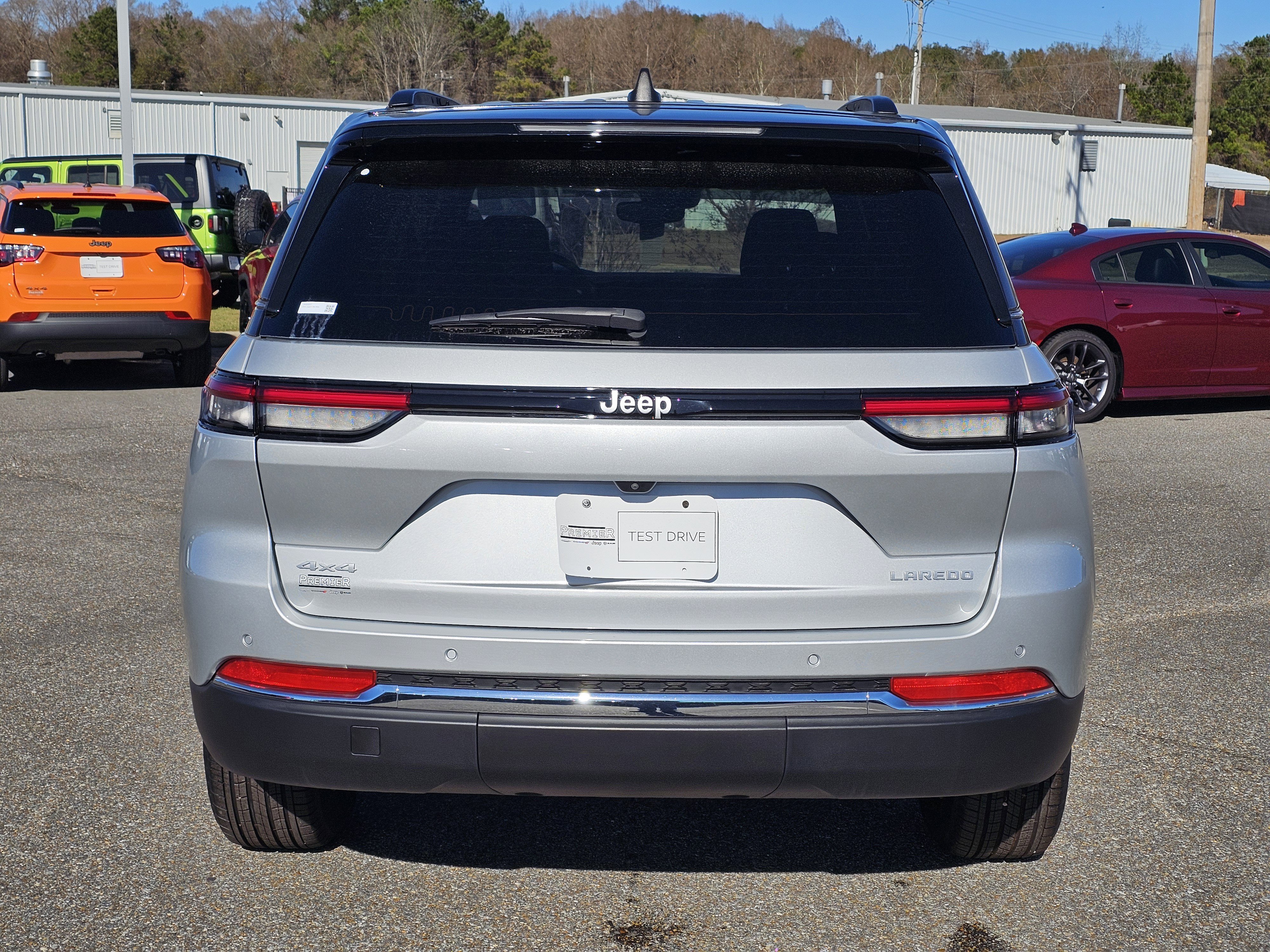New 2024 Silver Zynith Jeep Laredo X image 11