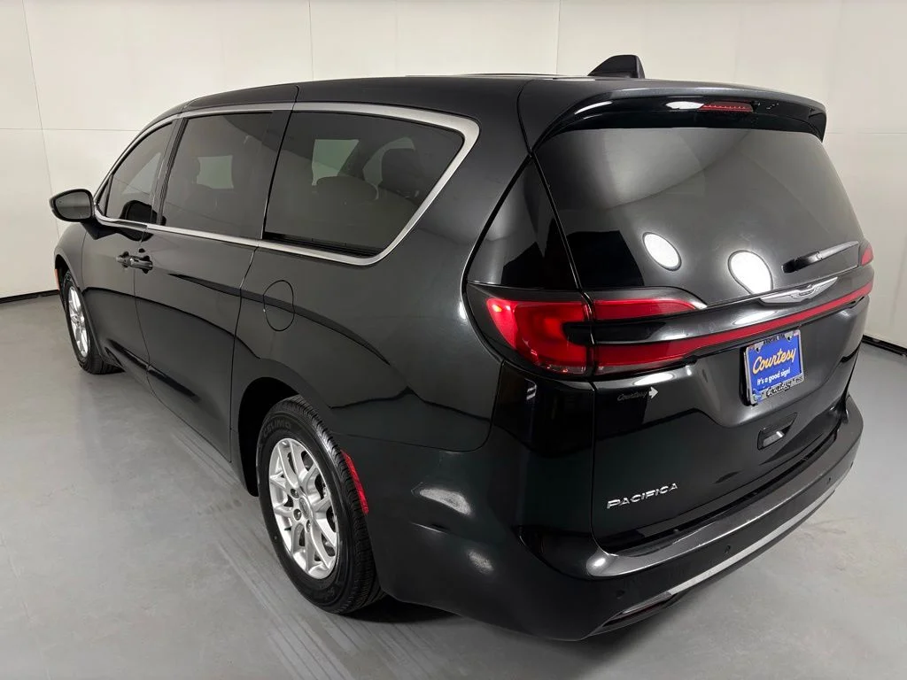 Used 2023 Black Chrysler Touring L image 6
