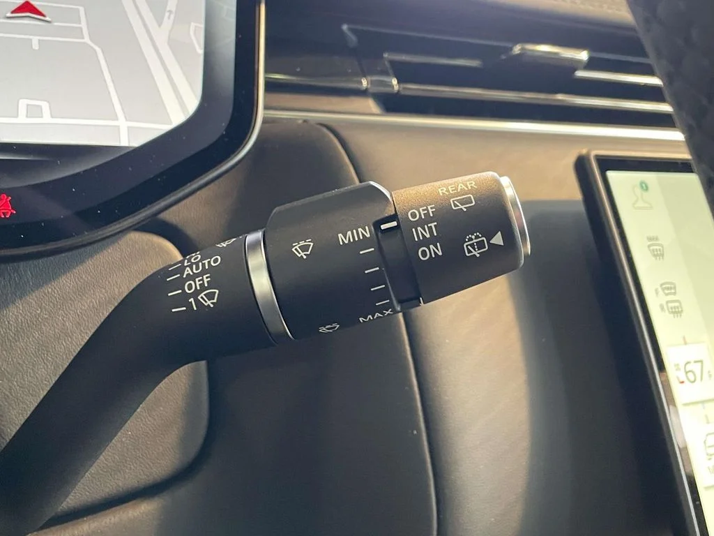 New 2026 Carpathian Grey Land Rover SE image 39