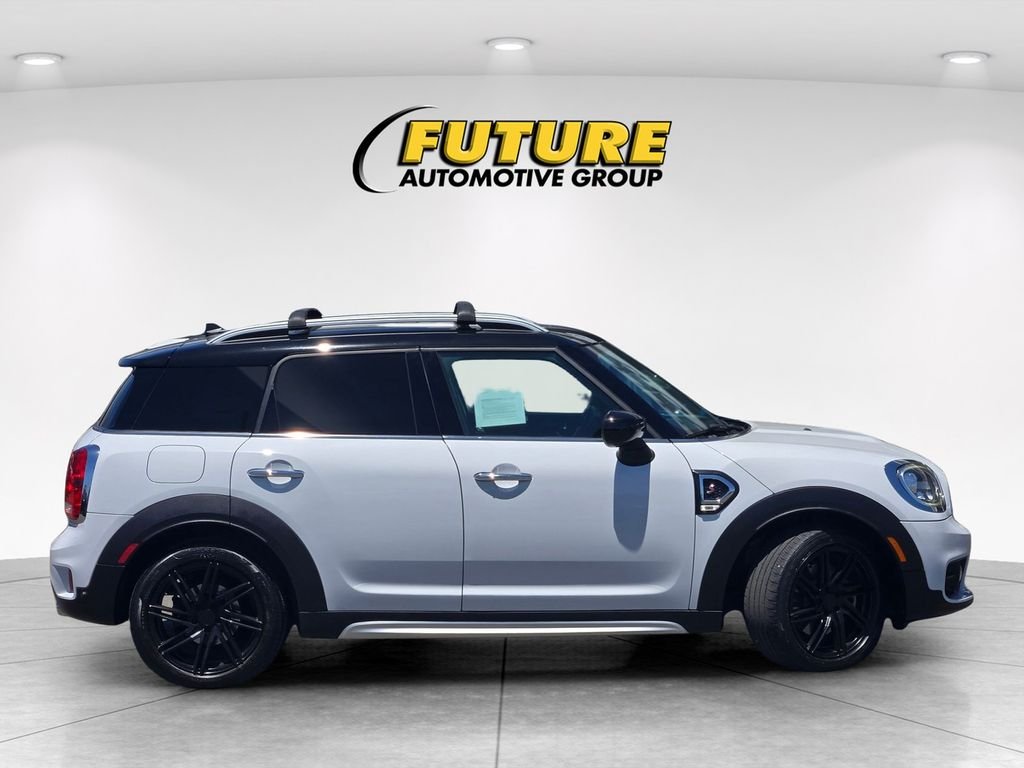Used 2020 White MINI Signature image 3