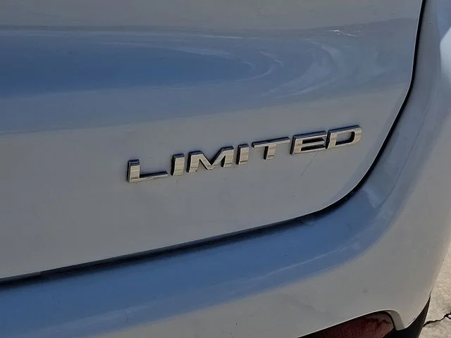 Used 2025 White Jeep Limited image 31