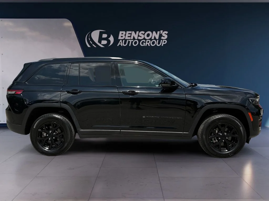 Used 2024 Black Jeep Altitude X image 6