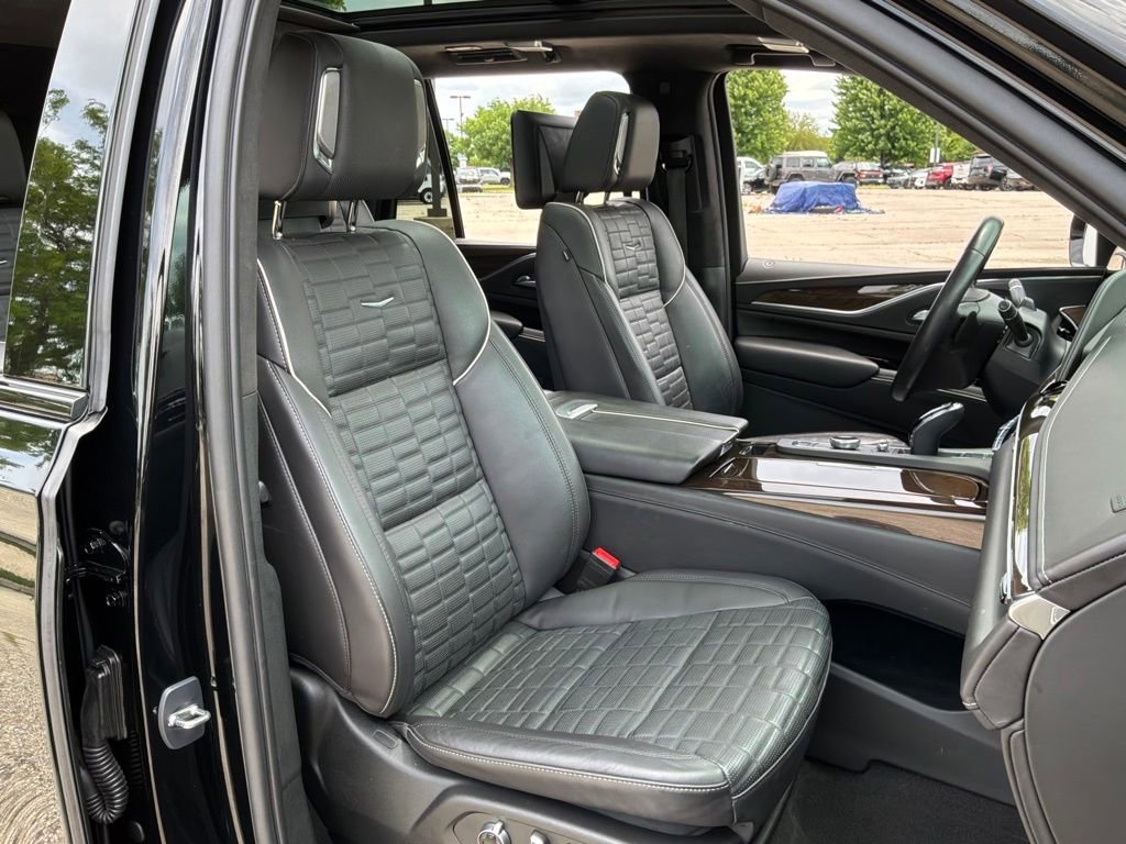 Used 2023 Black Raven Cadillac Sport Platinum image 40