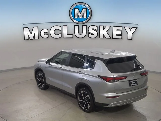 Used 2024 Silver Mitsubishi SE image 22