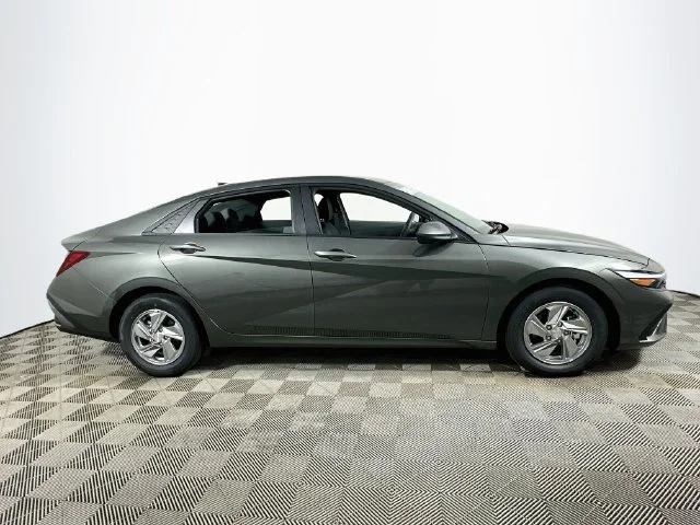 New 2026 Gray Hyundai SE image 2