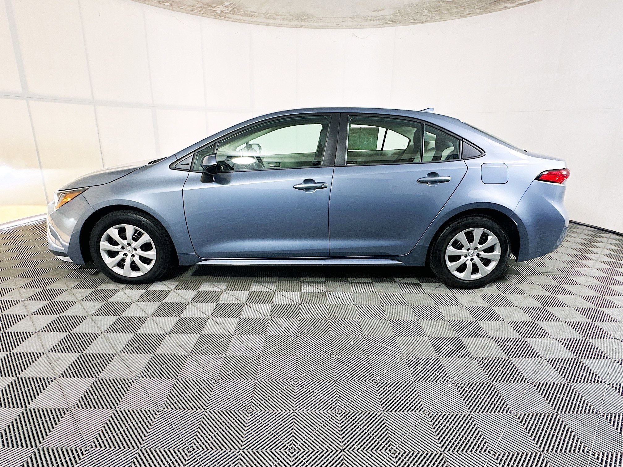 Used 2020 Celestite Toyota LE image 6