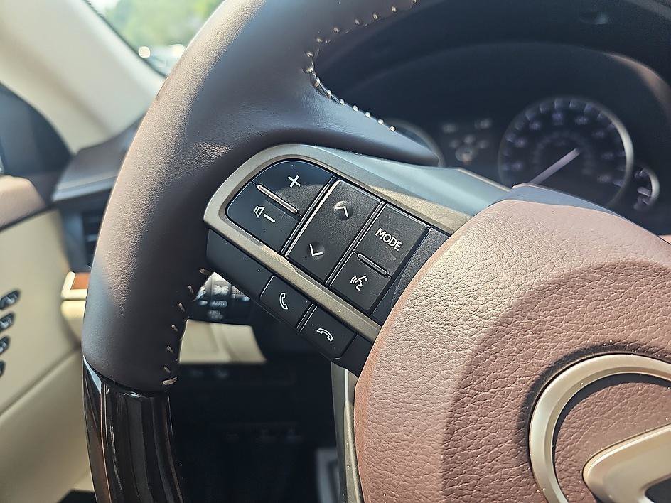 Used 2017 Atomic Silver Lexus ES 350 image 21